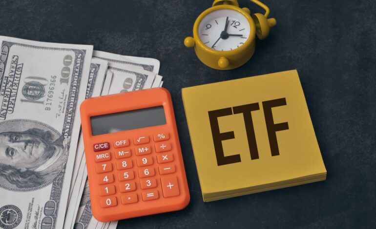 memo note written with text ETF stands for Exchange Traded Fund